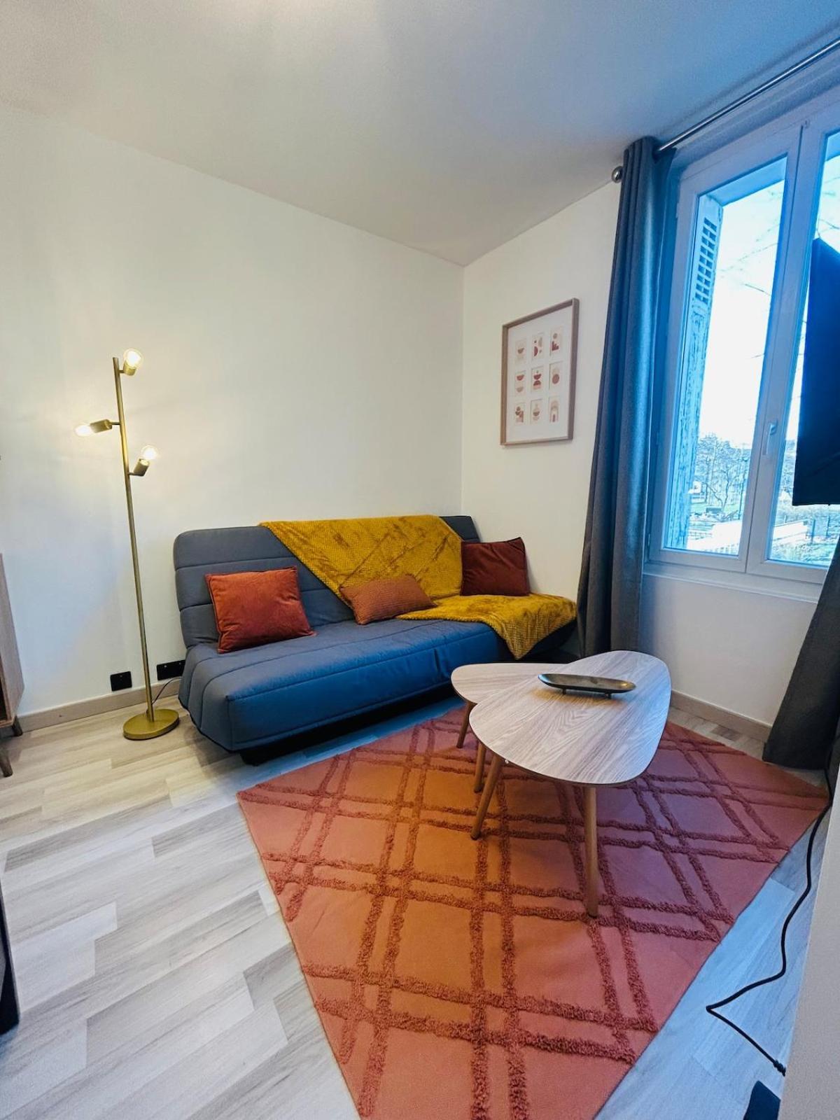 Appartement Charmant Proche Gare Тур Екстериор снимка
